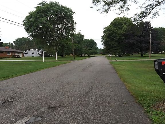 4th image of 807 Lynita Dr NE
