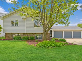 1214 Dianne Dr, Bloomington, IL