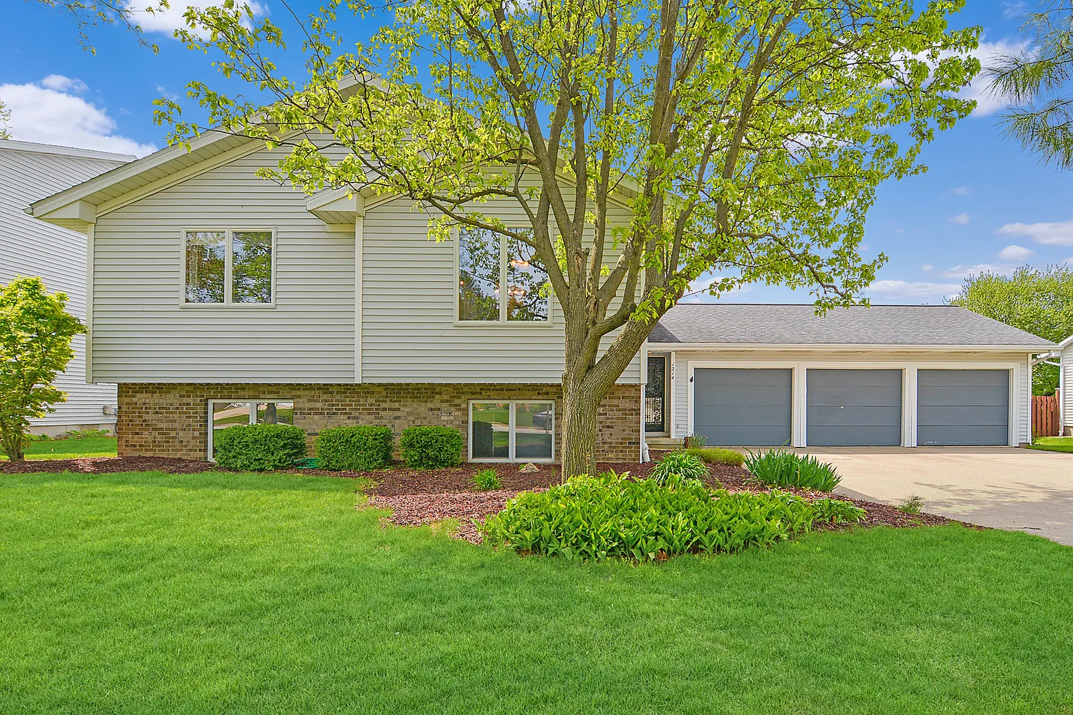 1214 Dianne Dr photo 1