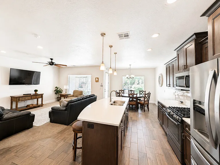 N 2020 W — Photo 8