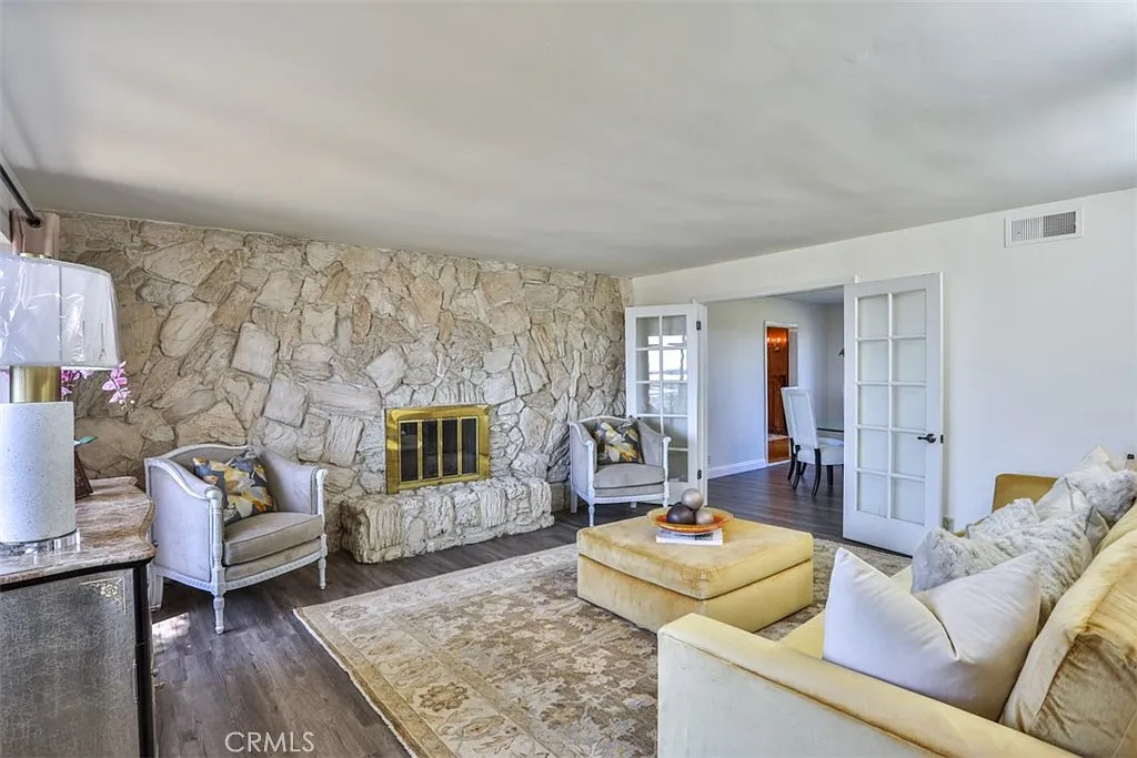 5 bed, 3.5 bath, 3182 sqft, $6,800 — Photo 4