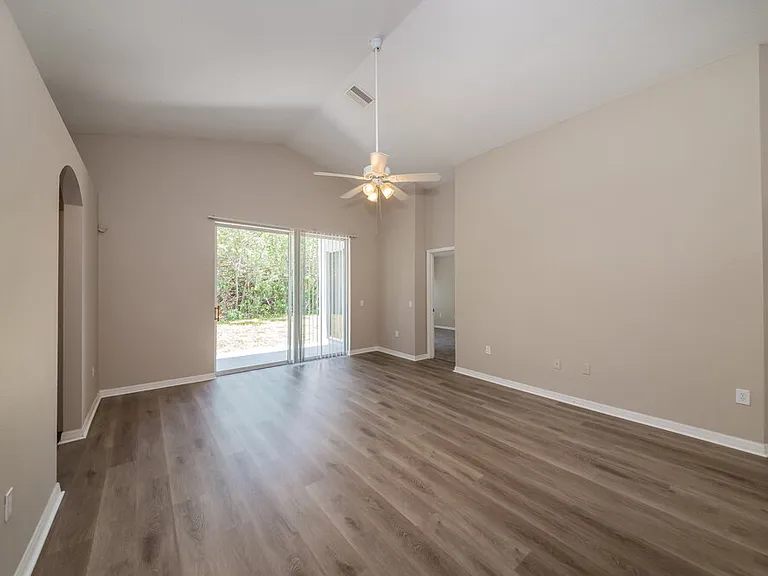 1609 Carson White Ln — Photo 3