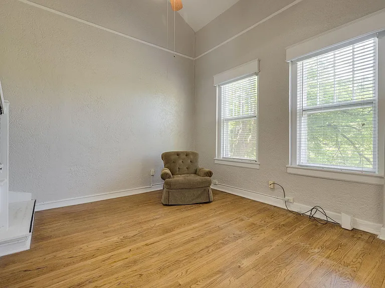 2516 N Hudson Ave #201 — Photo 25