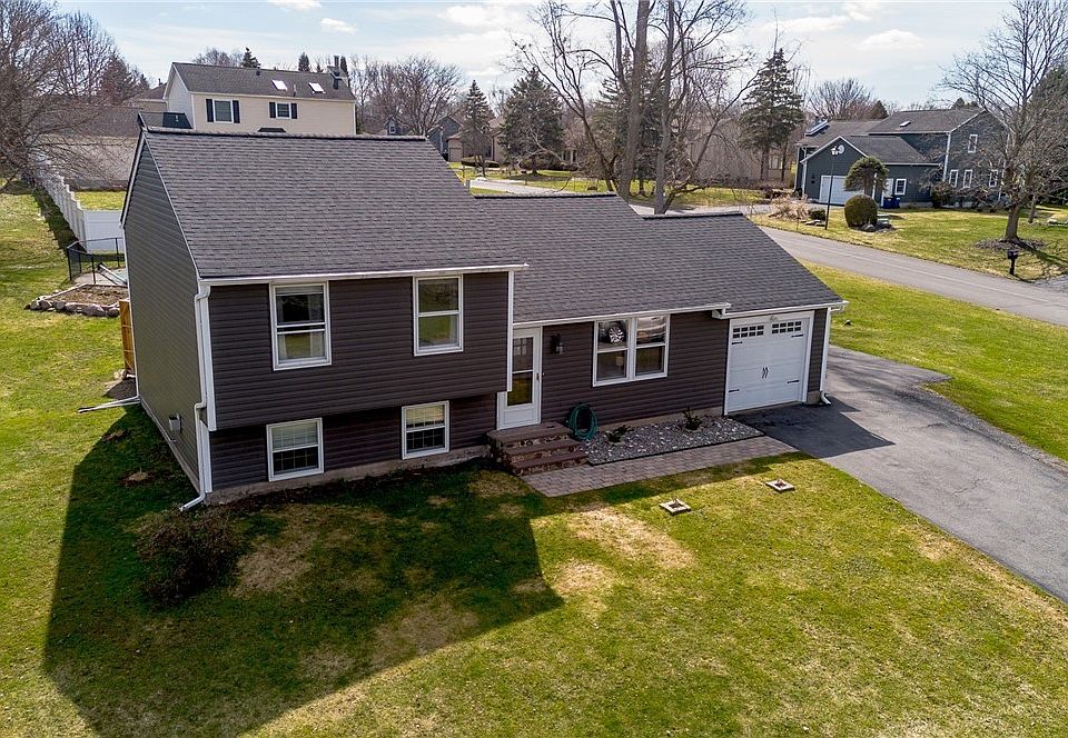 1st image of 129 Bent Tree Ln