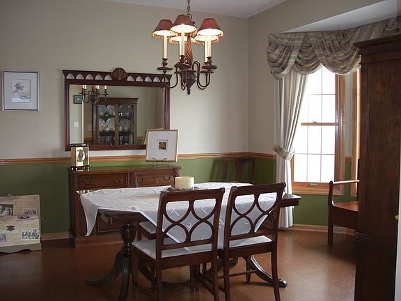 Dining Rm w/ Bay Window