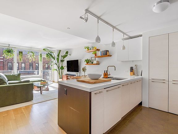 2nd image of 311 E 11th St #6D