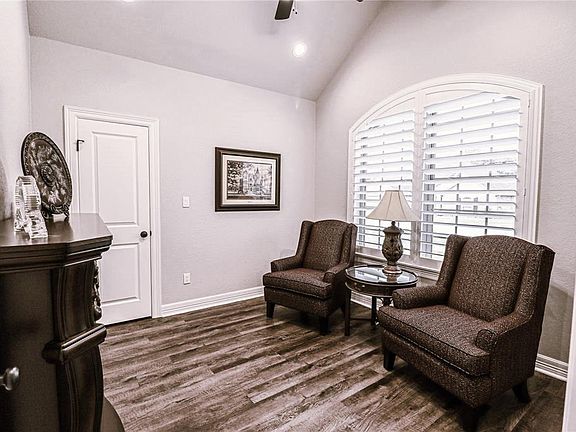 2nd image of 201 Lafoy Ln