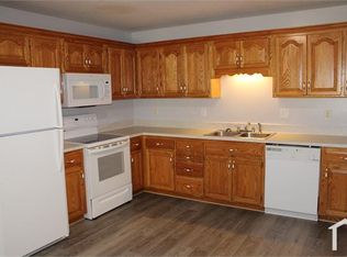 400 E Main St APT 4, Smithville, MO 64089