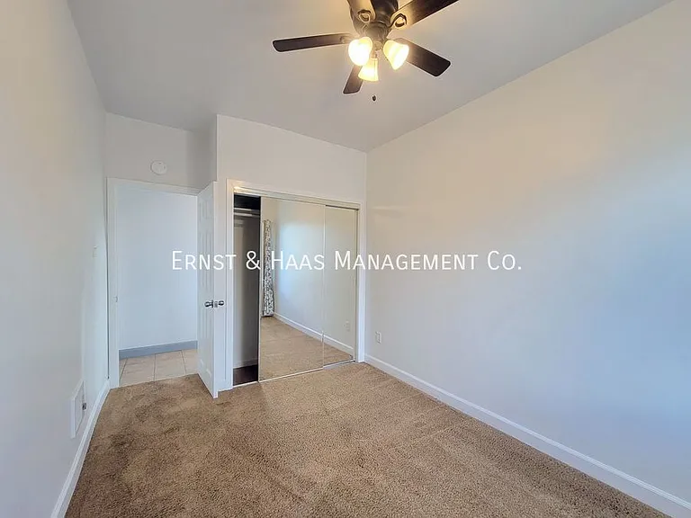 934 E Broadway — Photo 15