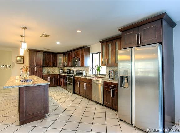 5th image of 6701 Royal Melbourne Dr