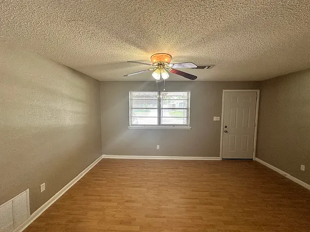 721 N Bristow Ave — Photo 3