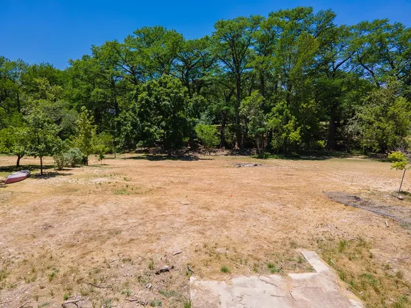 28 Riverview Dr, Center Point, TX 78010