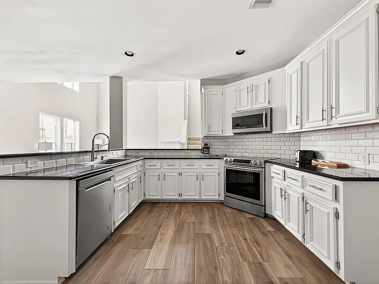 25507 Lyon Springs Ct — Photo 23