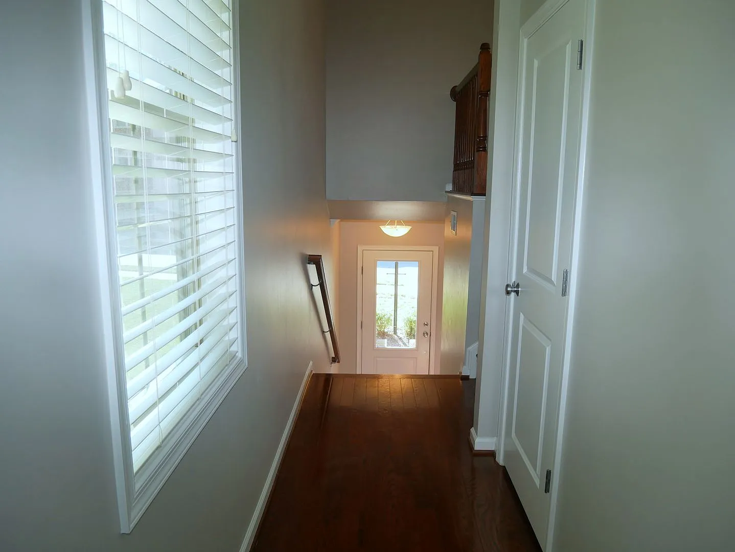 Gorgeous End Unit Garage Townhome In Brambleton for Rent! — Photo 3