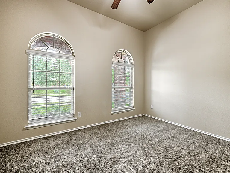 1213 Lambert Dr — Photo 17