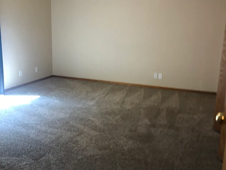 905 SE Stratford Ct — Photo 10