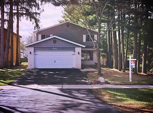 740 Wildwood Ave, Mundelein, IL