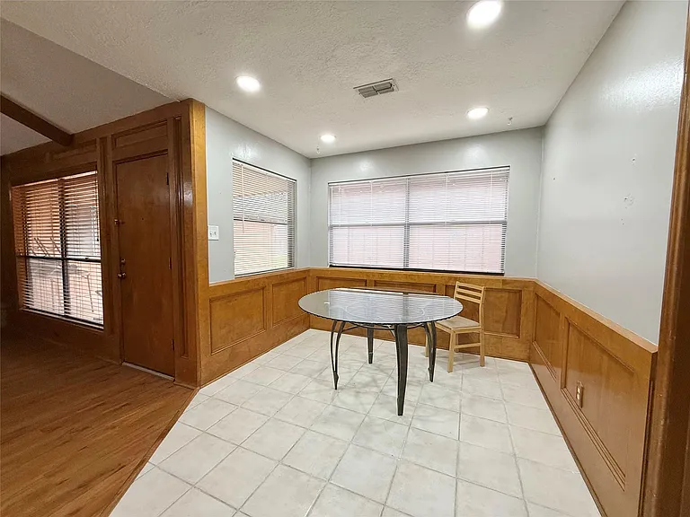 9002 Sabastian Dr — Photo 8