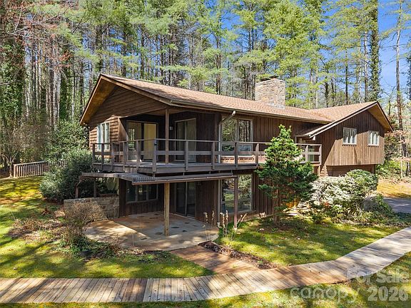 3rd image of 205 Deerpath Ln