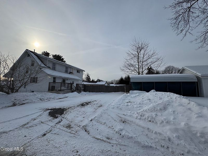 4th image of 401 Stanford Avenue