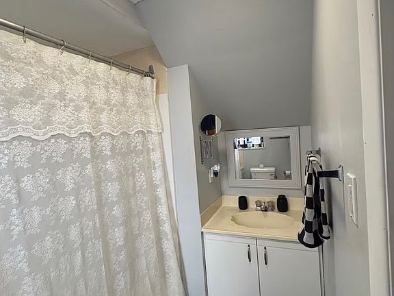 2nd image of 403 Semple St #C