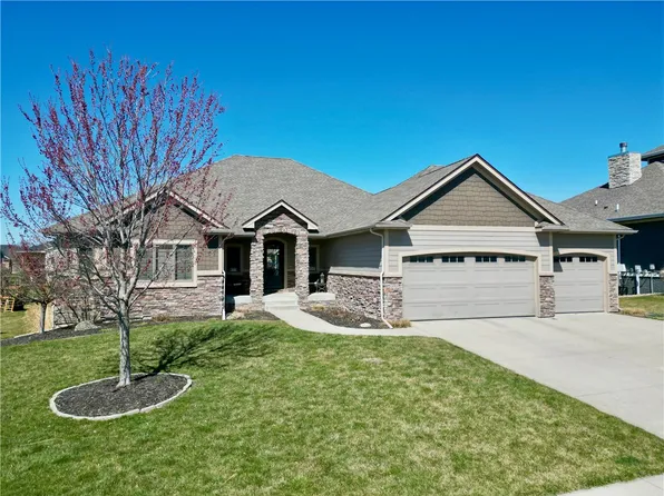 15015 Plum Dr, Urbandale, IA 50323