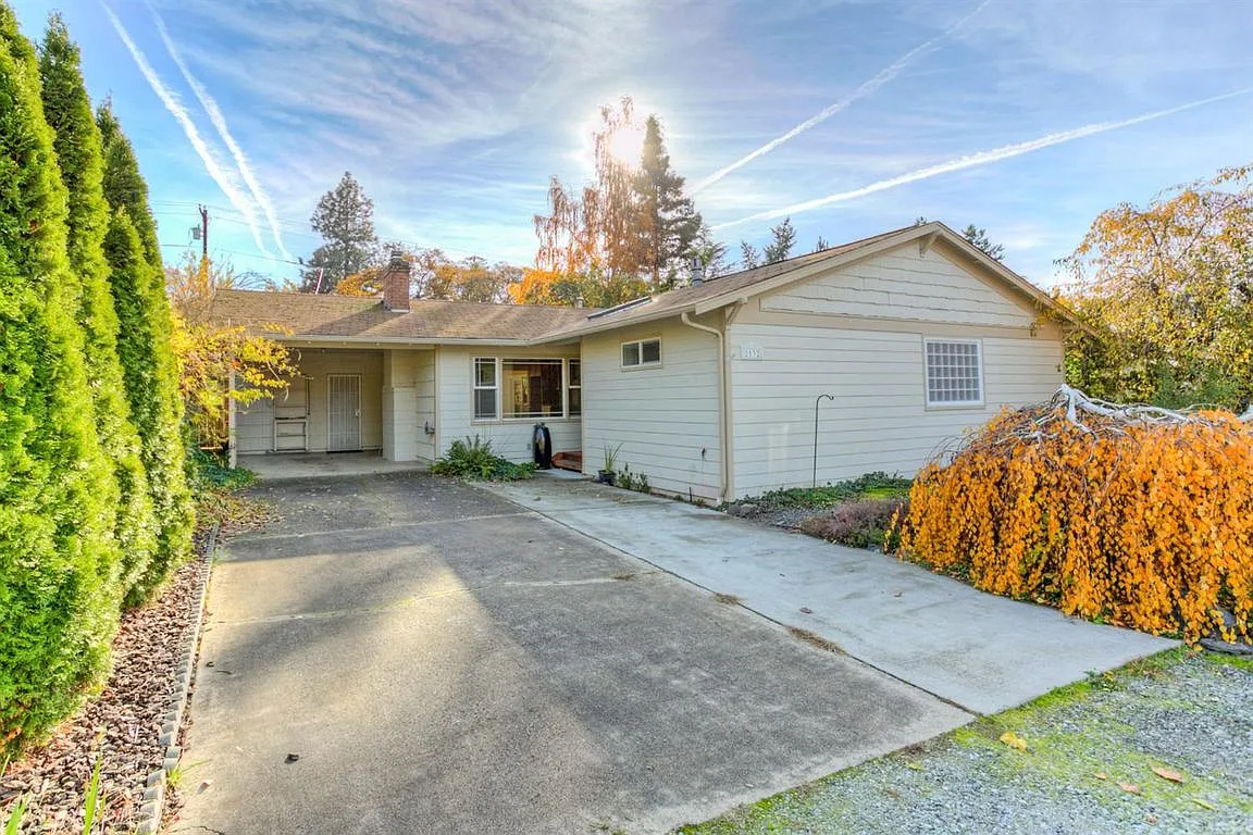 2132 Harrison Ave photo 1