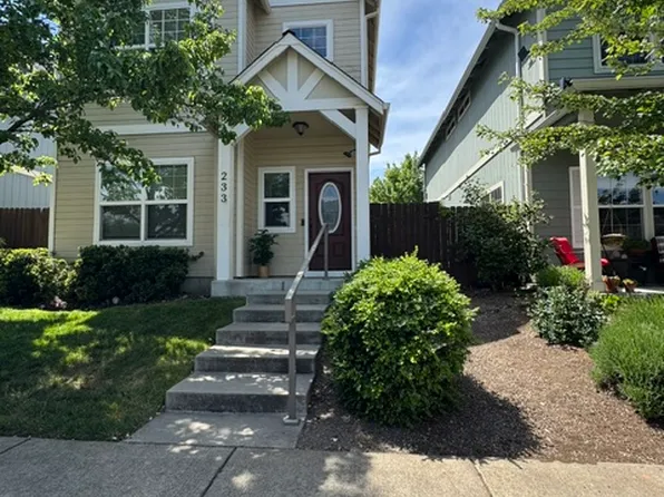 233 Wintersage Cir, Talent, OR 97540
