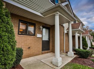 1221 W 70th St #14, Cleveland, OH 44102