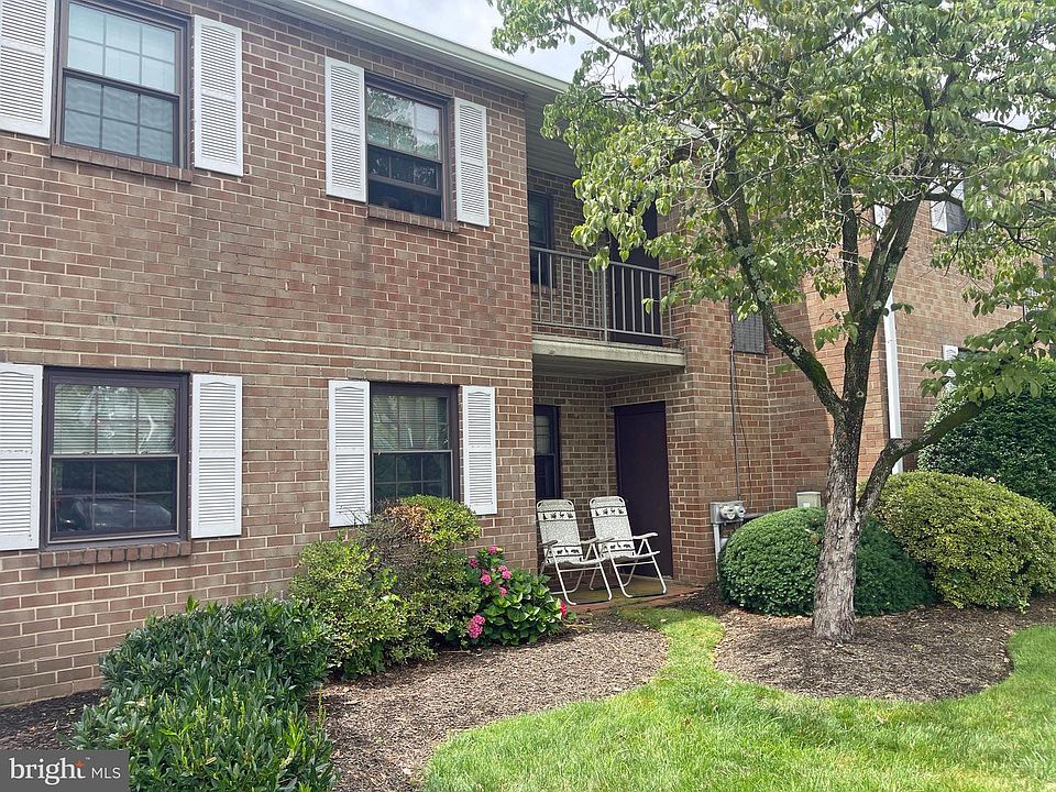 1st image of 106 Riversedge Dr #106