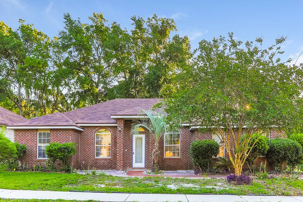 4 bed, 2.0 bath, 2228 sqft, $2,465 — Photo 1