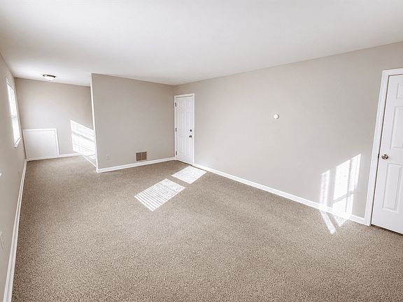 5th image of 3841 Carroll Ave #3