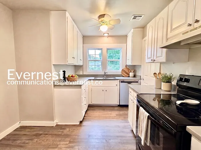 802 N Birch St — Photo 6