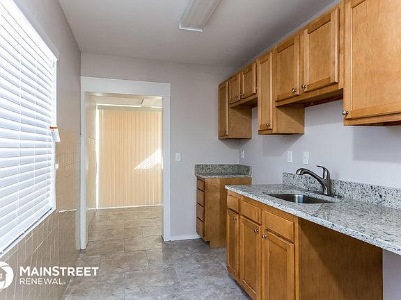 5th image of 411 Macy St