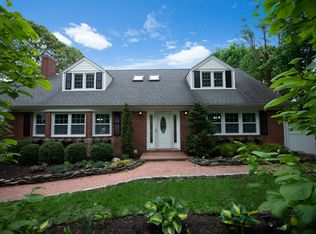 88 Little Neck Rd, Centerport, NY 11721