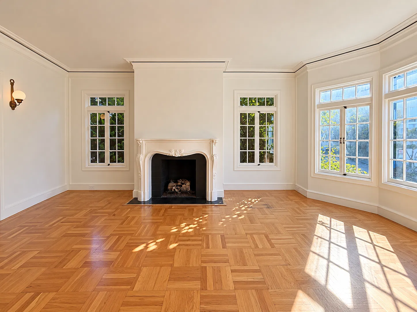Spacious Cow Hollow Condo with Vintage Charm & Golden Gate Bridge Views | Shared Roof Deck! — Photo 2