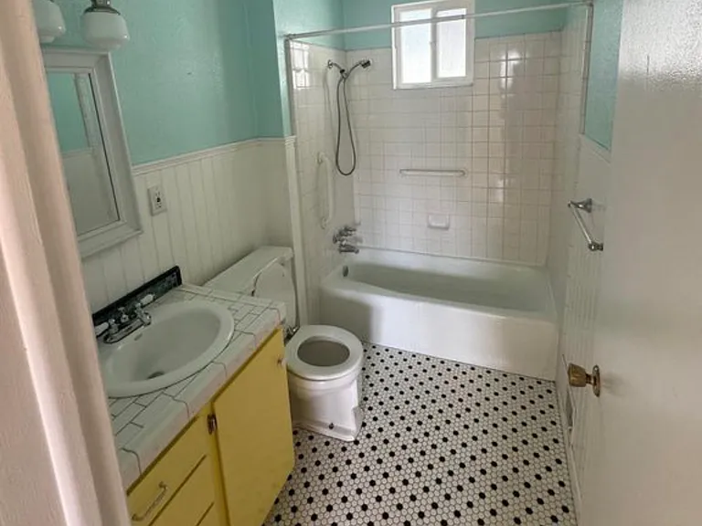2591 S Park St — Photo 13