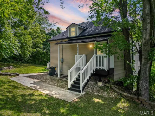 222 N 2nd St, De Soto, MO 63020