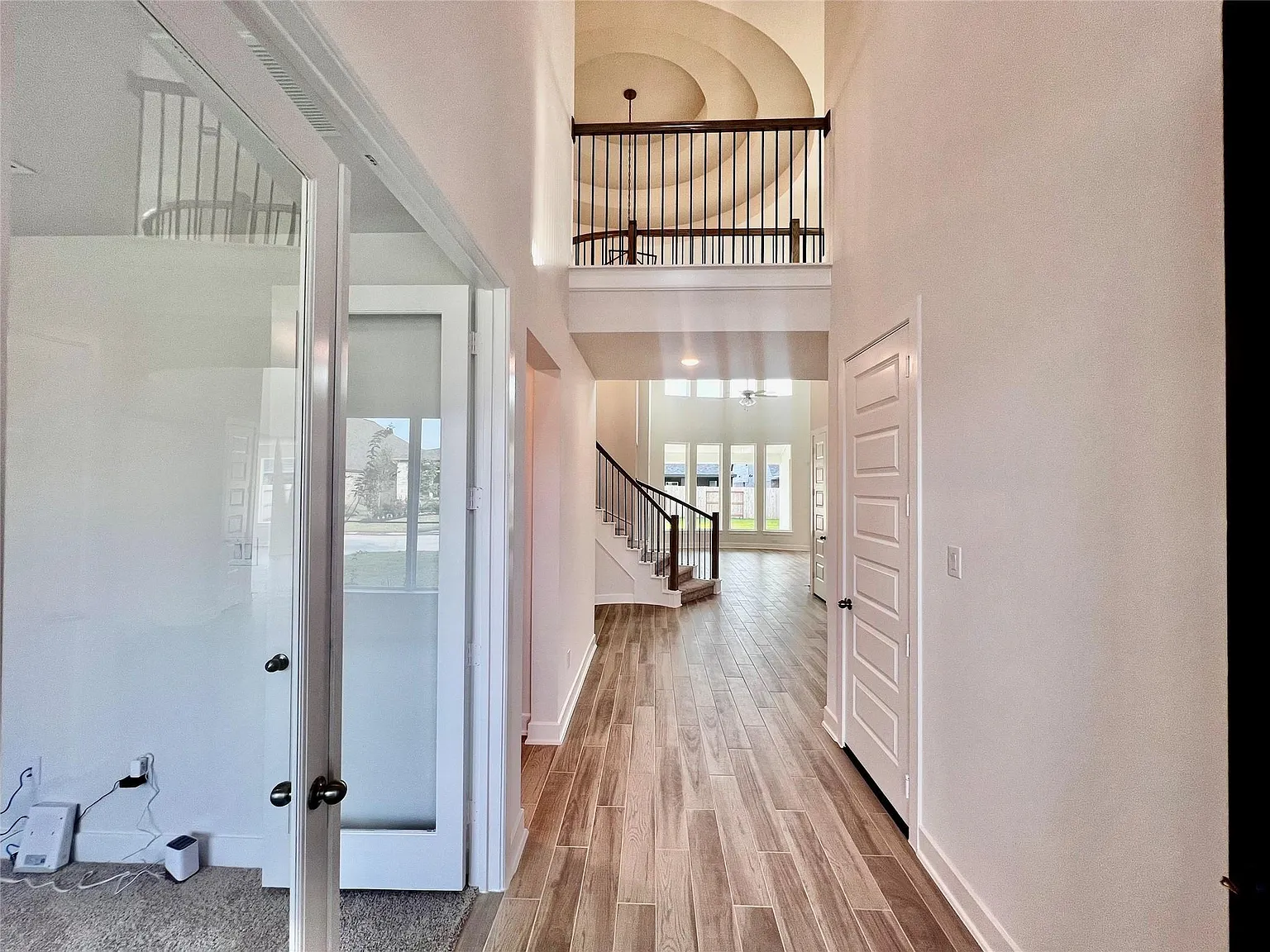 4 bed, 3.5 bath, 3405 sqft, $3,400 — Photo 3