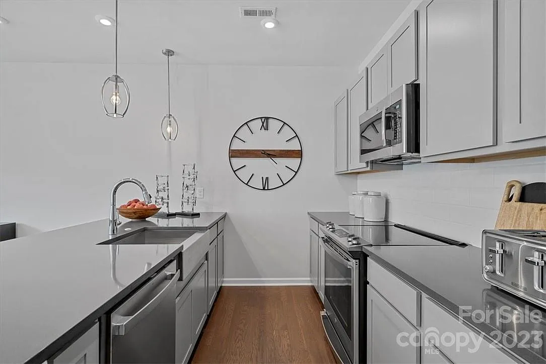 2 bed, 2.5 bath, 1512 sqft, $2,295 — Photo 1