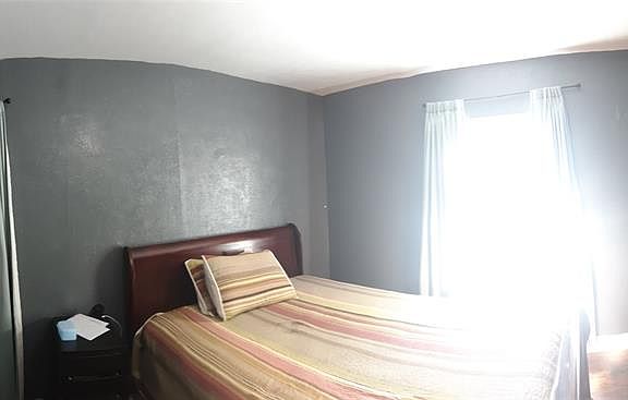 4th image of 308 SE 11th St