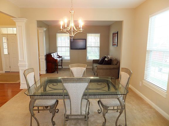 Dining/living room or den .