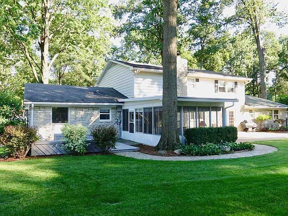 2nd image of 2700 W Berkshire Dr