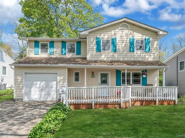 10 Magellan Avenue, Kings Park, NY 11754