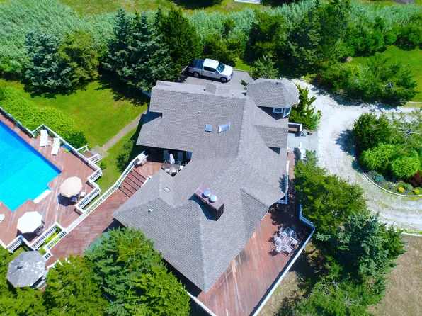 https://photos.zillowstatic.com/fp/14235a7341d2b795bb803bbaf7400b17-p_e.webp