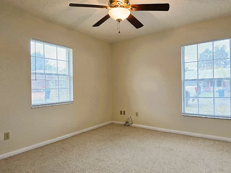 1425 Thousand Roses Dr S — Photo 7