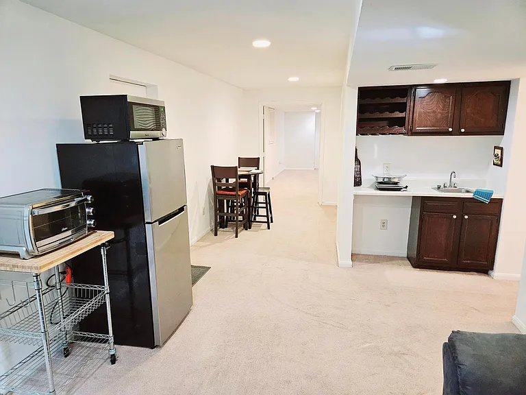 9409 Surratts Manor Dr #BASEMENT — Photo 2