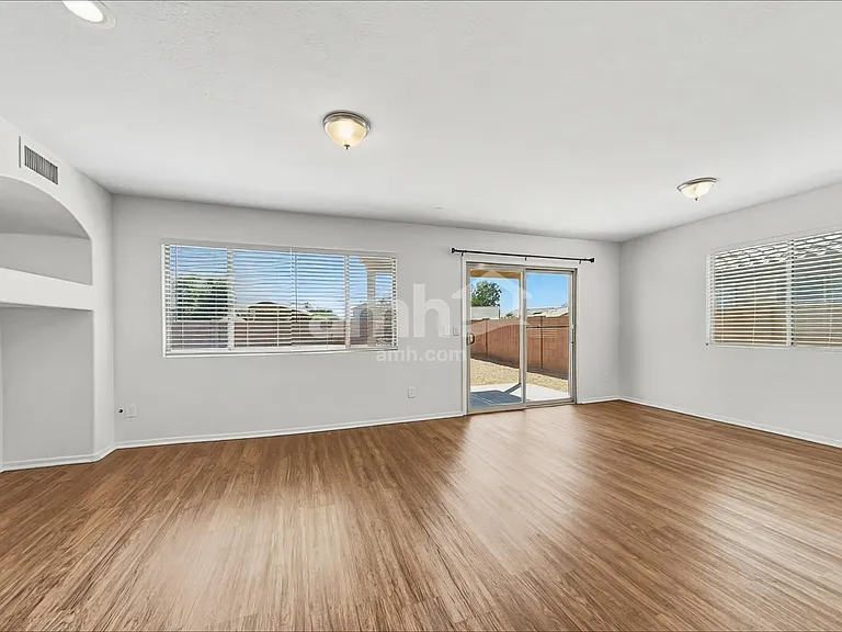 11353 W Buchanan St — Photo 6