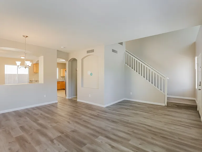 7218 S 39th Dr — Photo 4