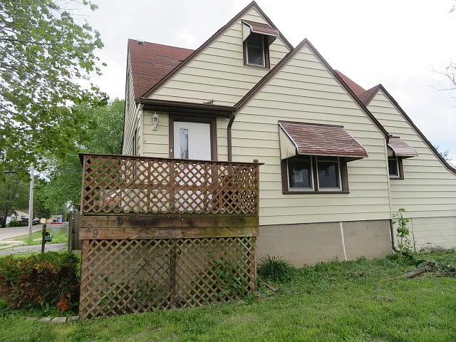 229 Greenwood Dr photo 1